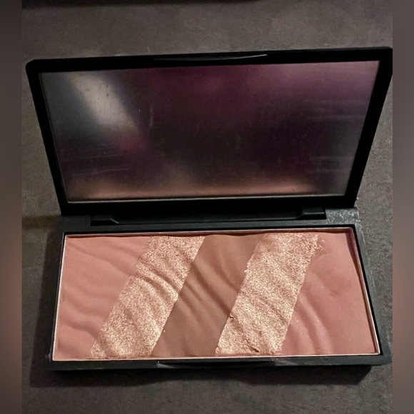 BRONZE ESSENTIALS Beauté Basics - Picture 1 of 3